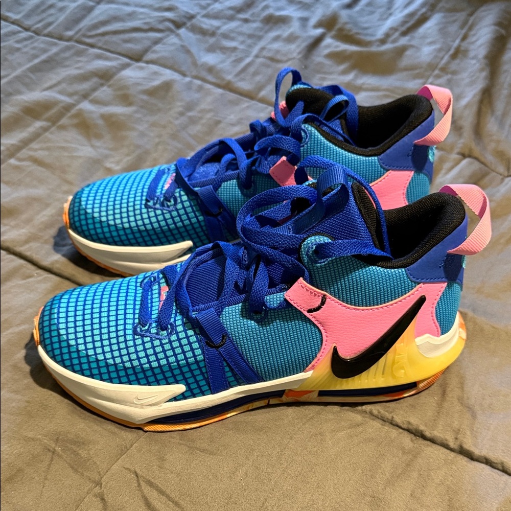 Nike Kids Sneakers in Blue and Pink